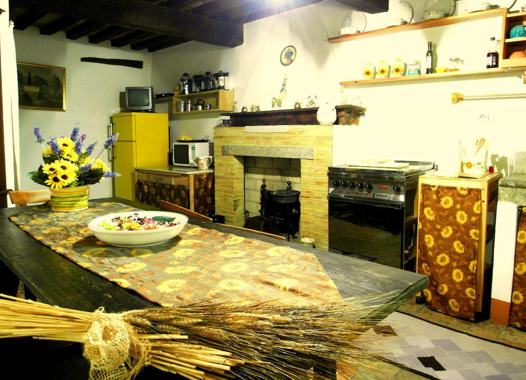 Guest House Il Borgo Di Sempronio Semproniano Kamer foto